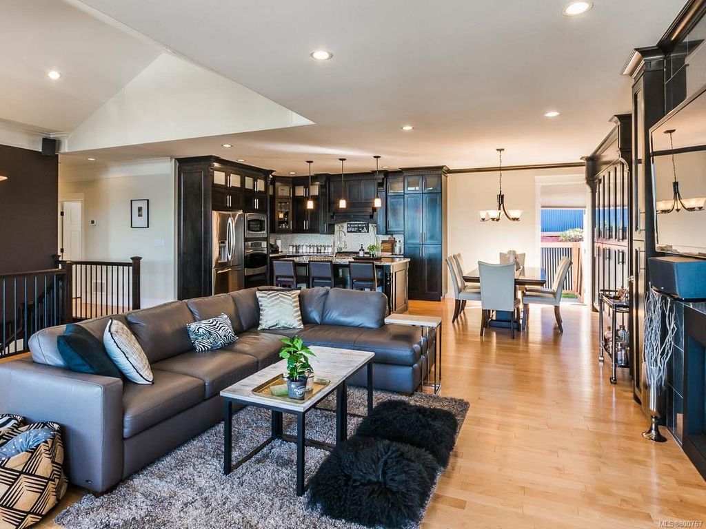 listing image 16043642805190132281