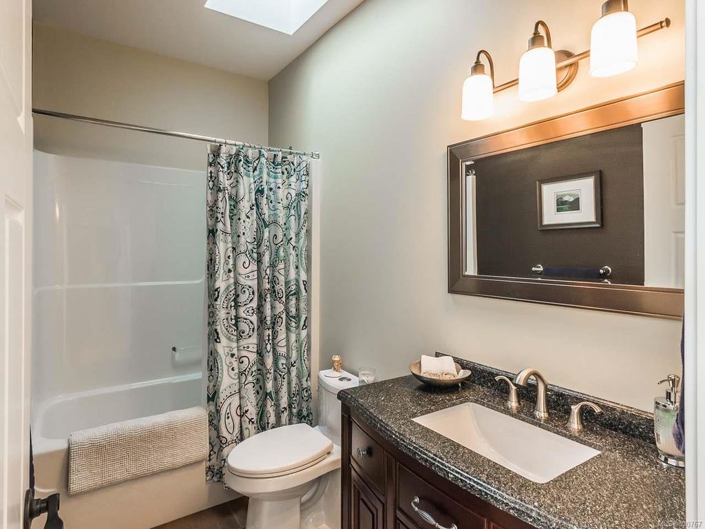 listing image 16047453921623743104