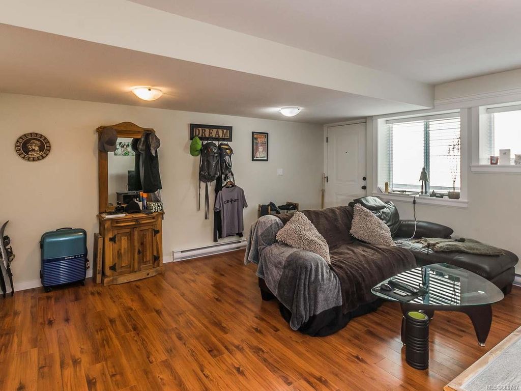 listing image 16045158196372963228