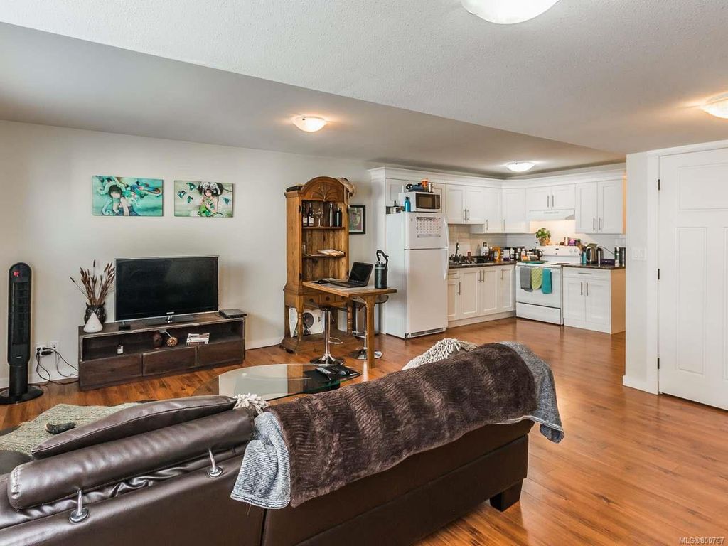 listing image 16048746414825202318