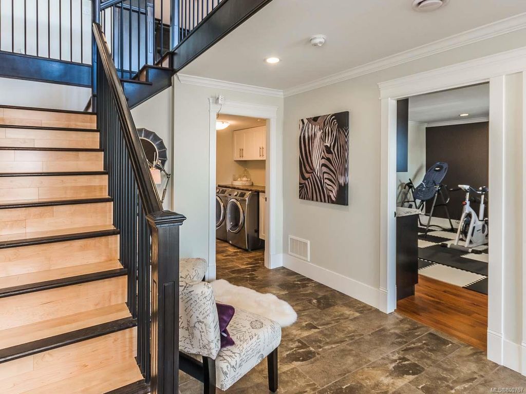 listing image 16041893520593360731