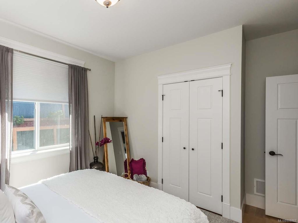 listing image 16041347186718234504