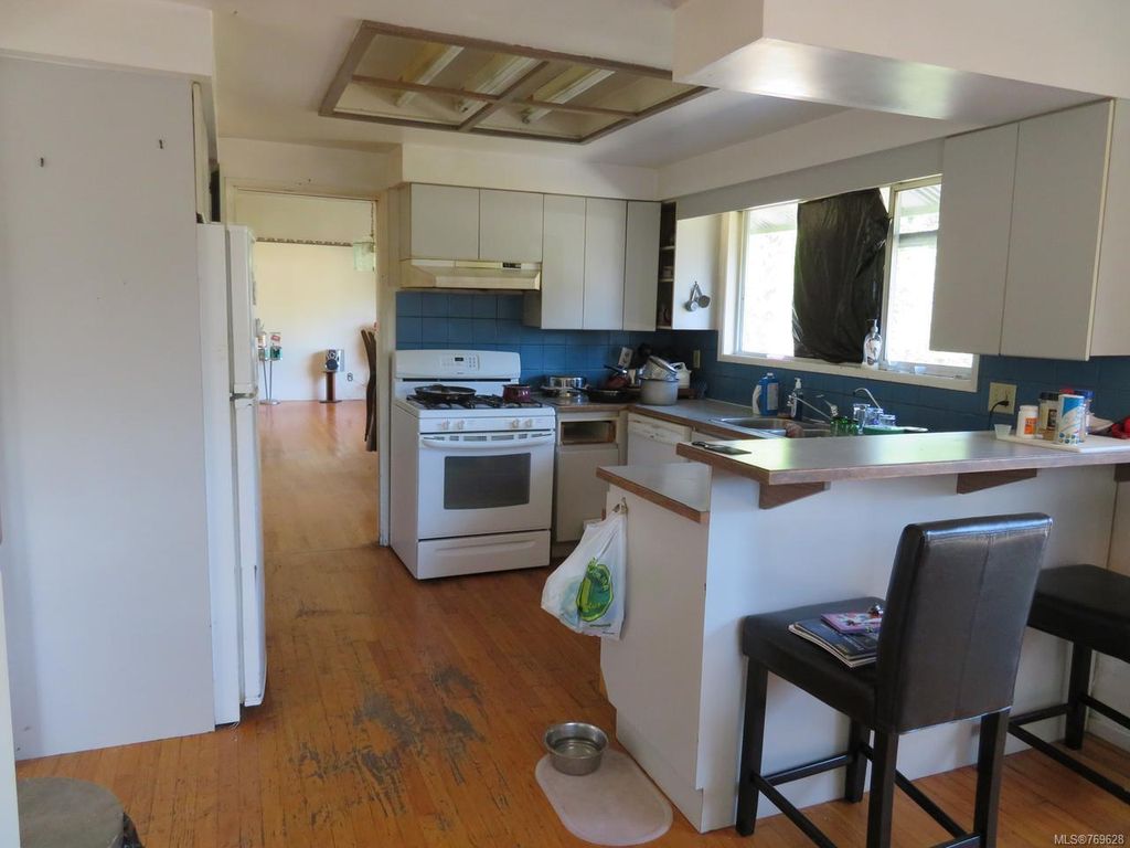 listing image 16045341289945426179