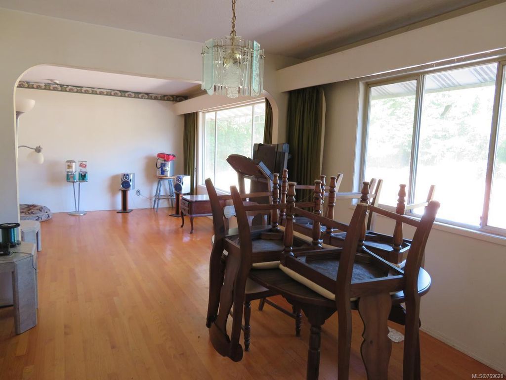 listing image 16048363601330789558
