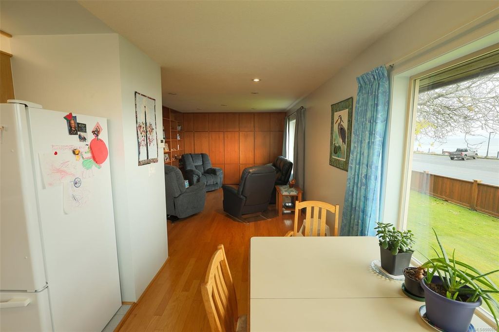listing image 16041299512805314432