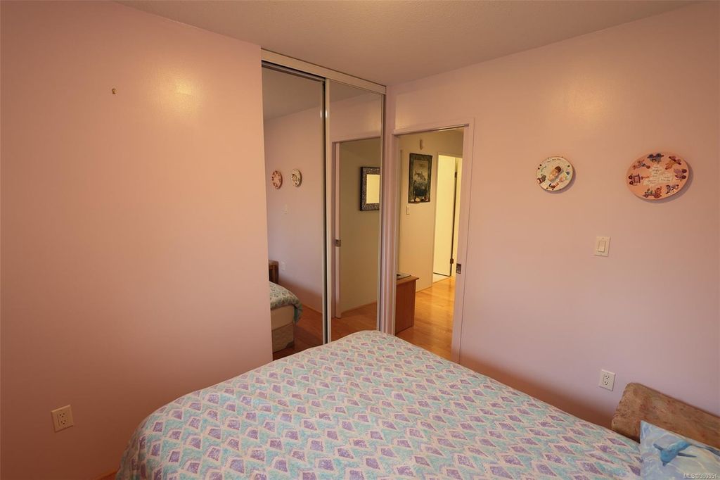 listing image 16049171137266467472
