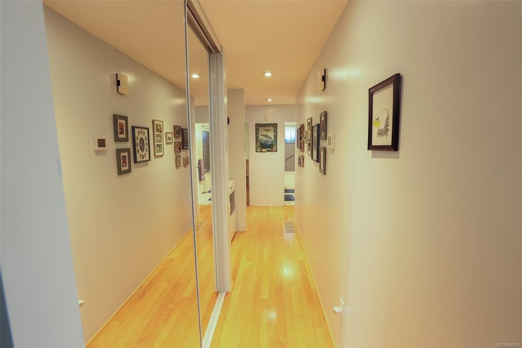 listing image 16043726098468168960
