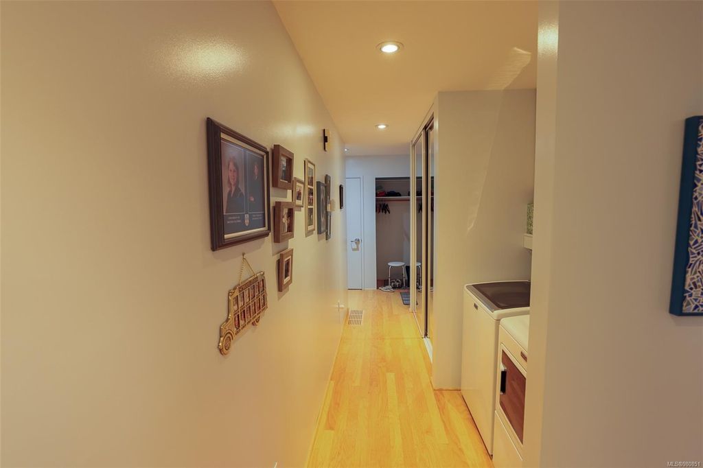 listing image 16048874072442349469