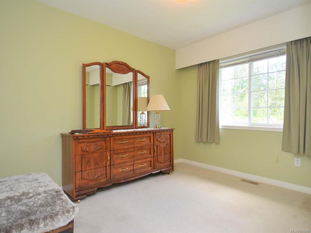 listing image 16049692669602595140