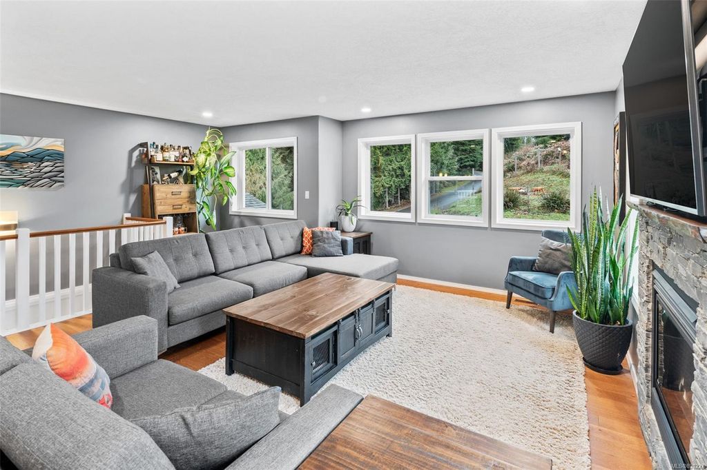 listing image 16044913768163927231