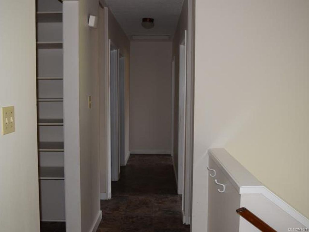 listing image 16048352930189672230