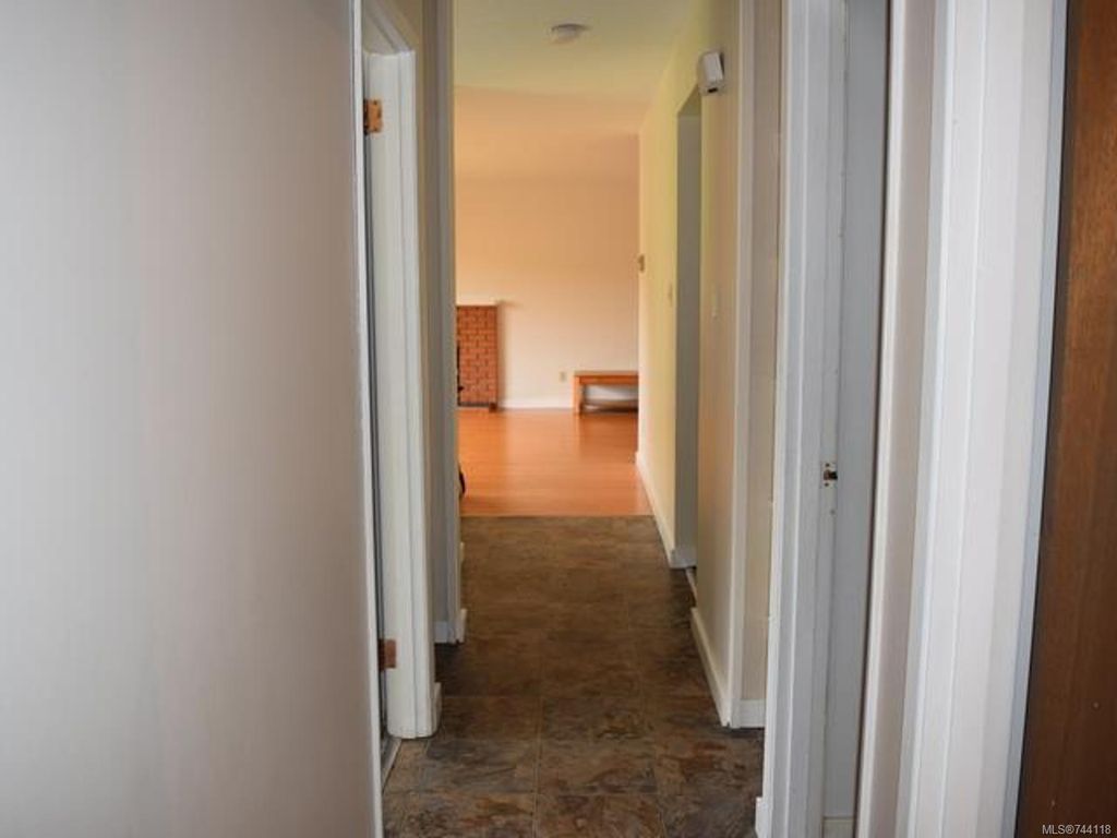 listing image 16049056821357820503