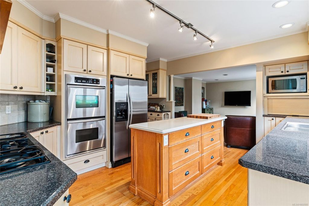 listing image 16045697411647013140