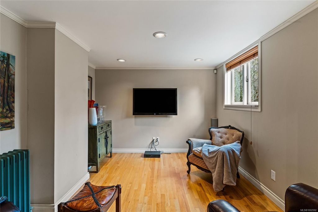 listing image 16046531739323835989