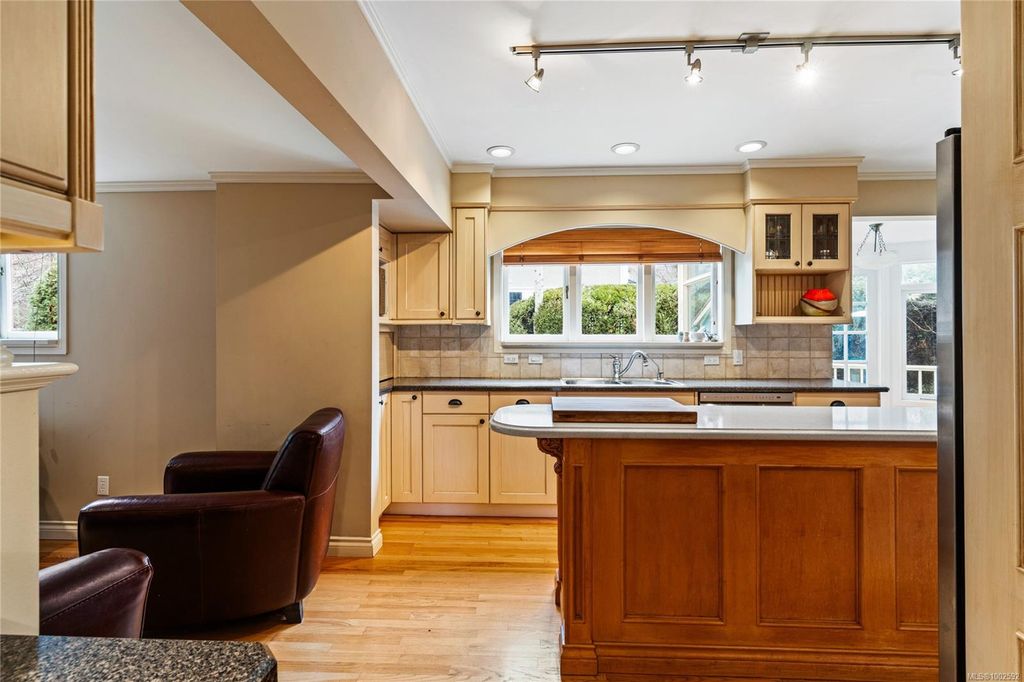 listing image 16040931734459566760