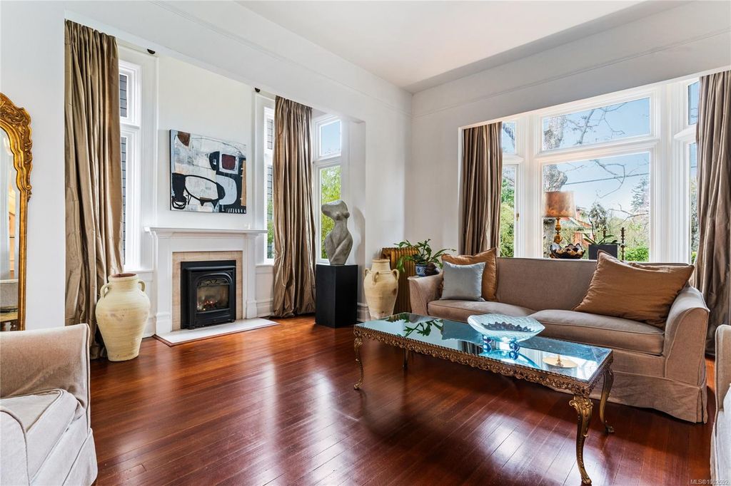 listing image 16046885391955832968