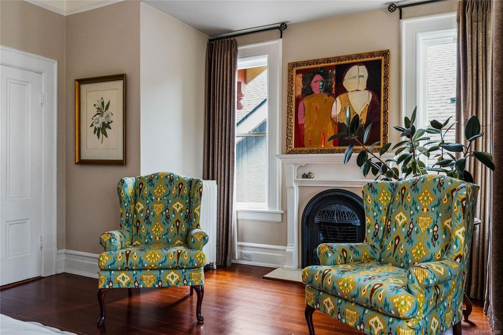 listing image 16045824210952596300
