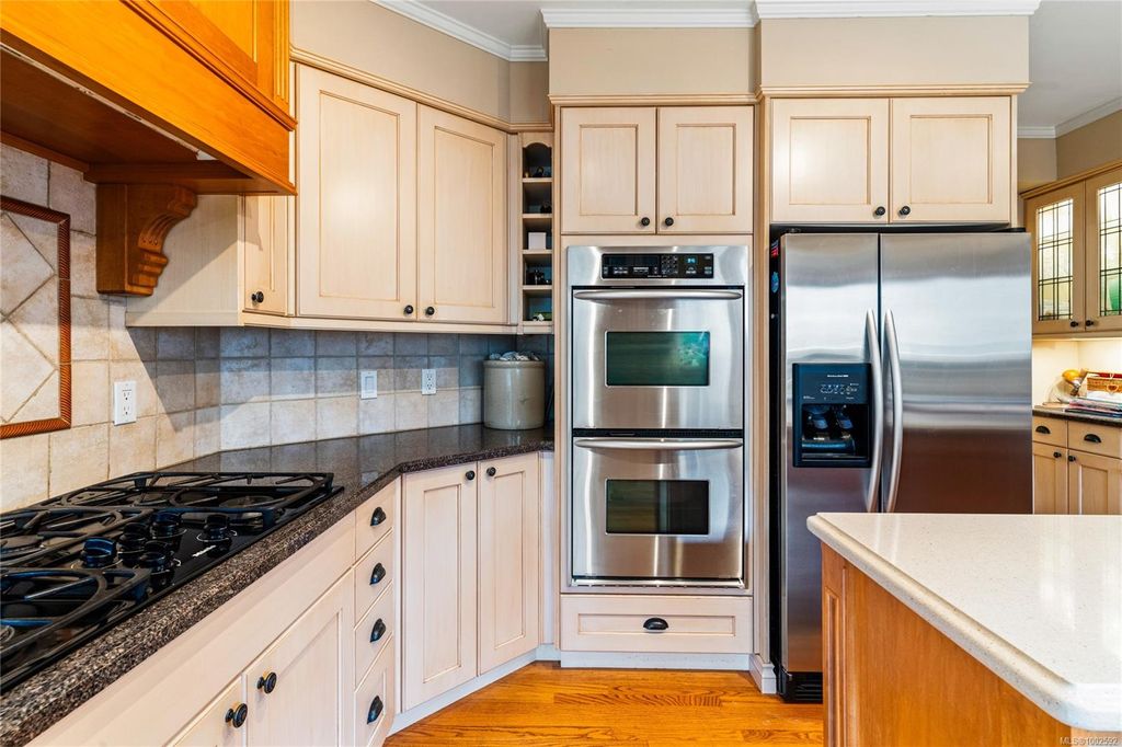 listing image 16047863601945900475
