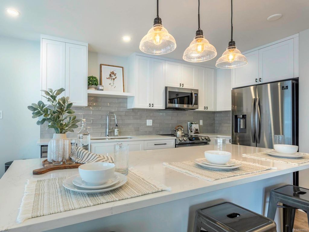 listing image 16041072256947985239
