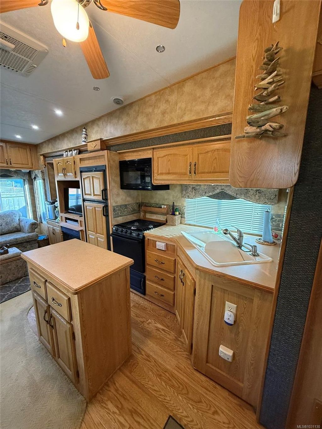 listing image 16043896553376546640