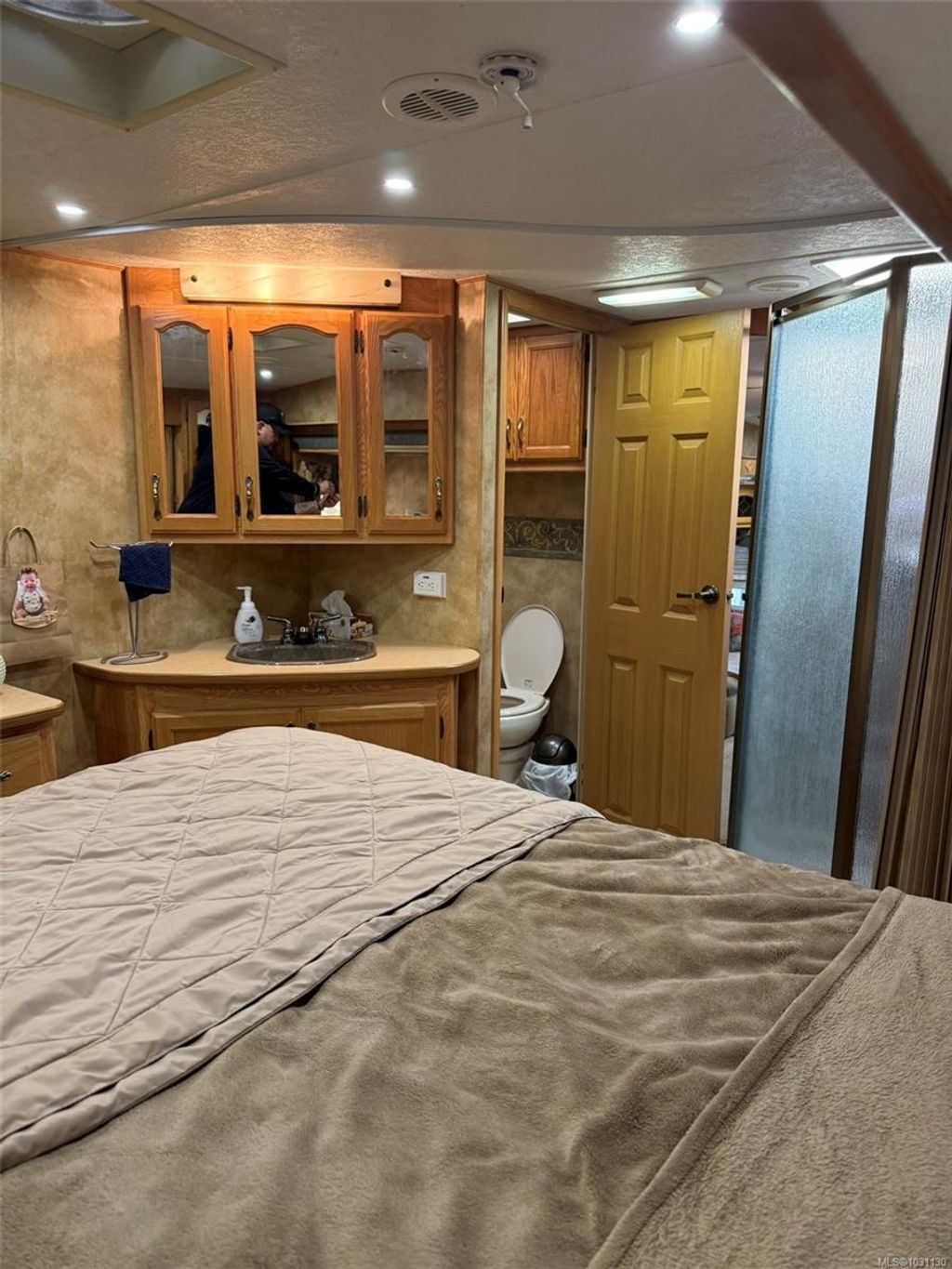 listing image 16046296292505806398