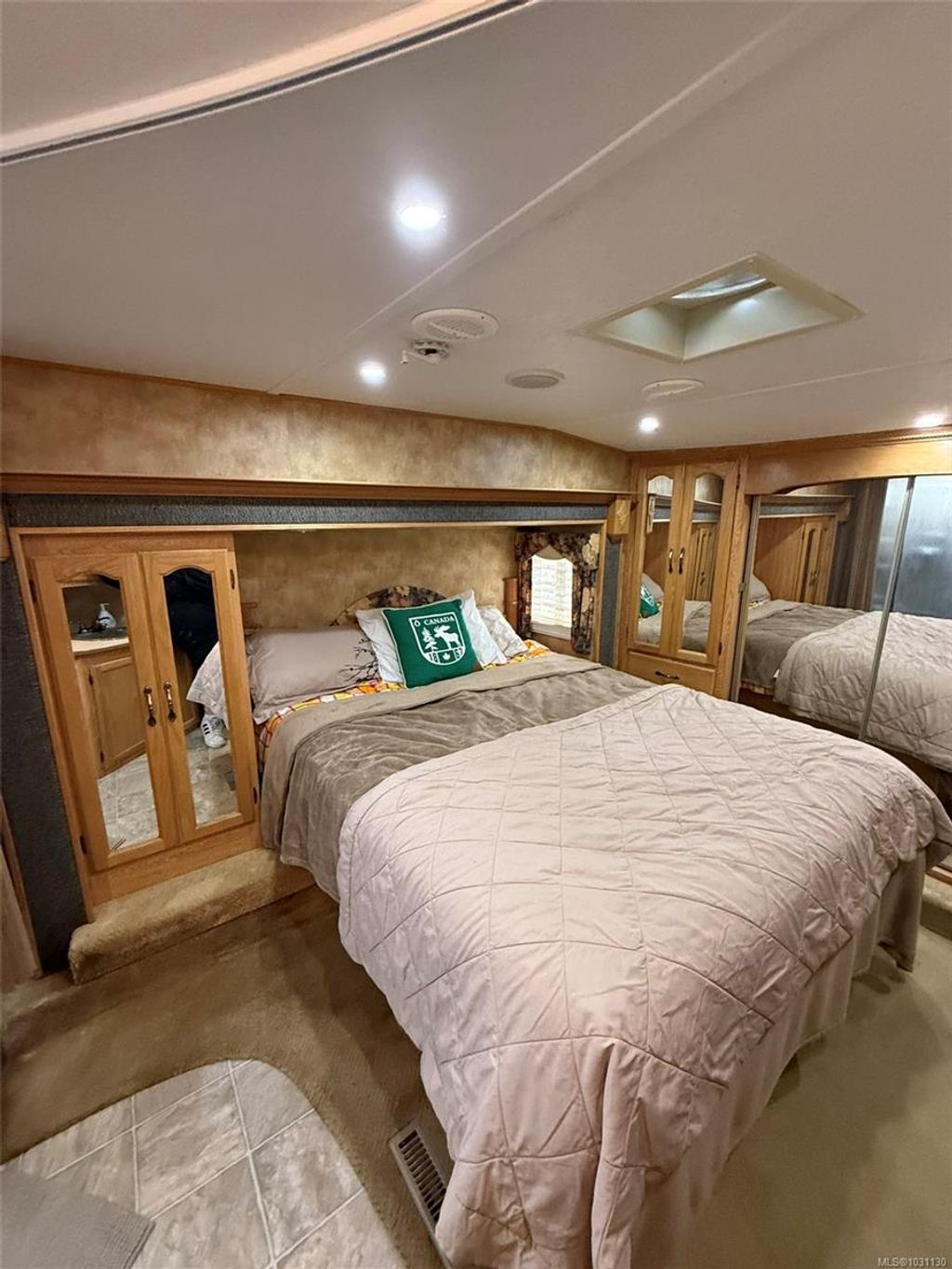 listing image 16041417002185287583