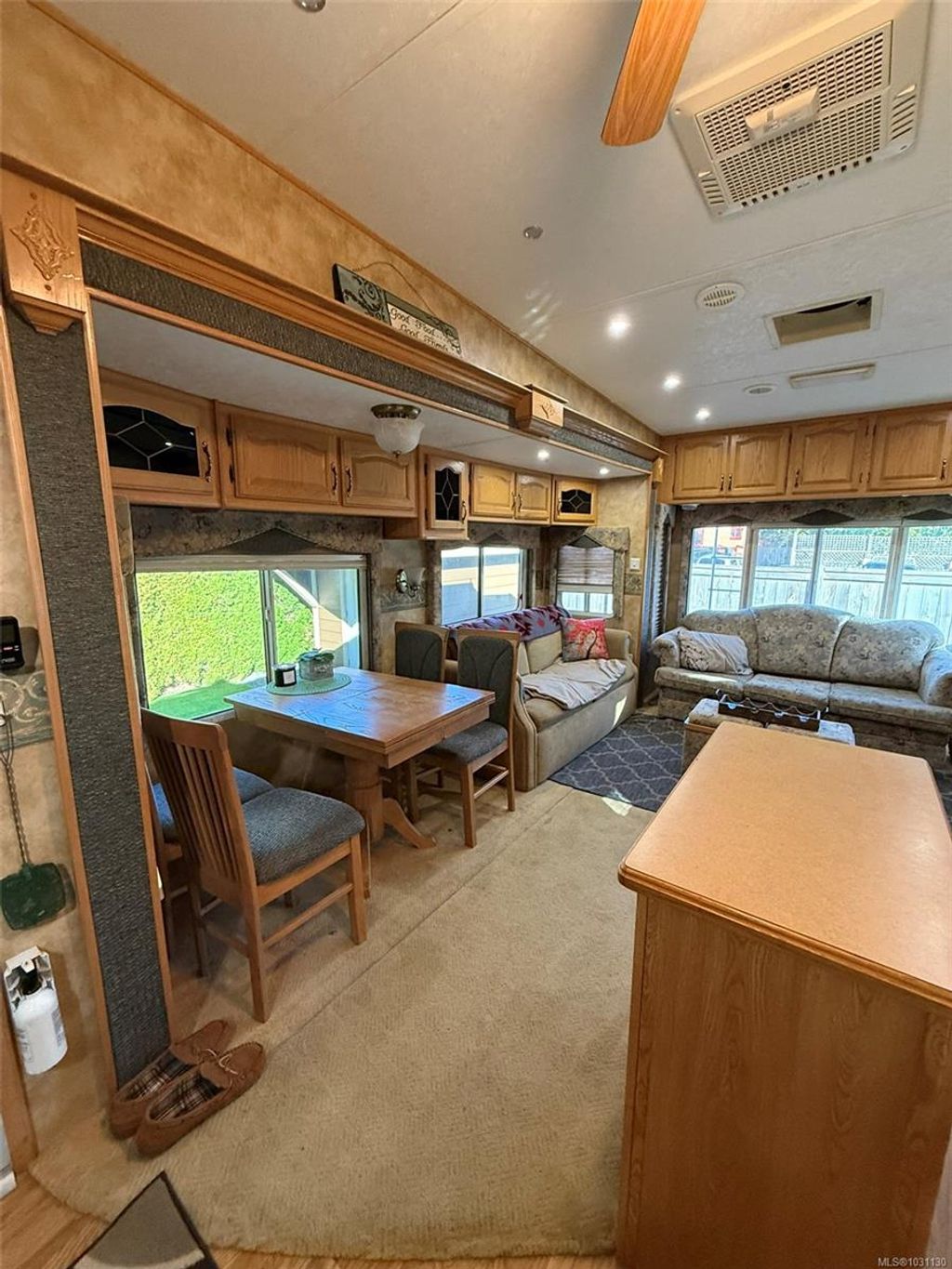 listing image 16046943923188487864