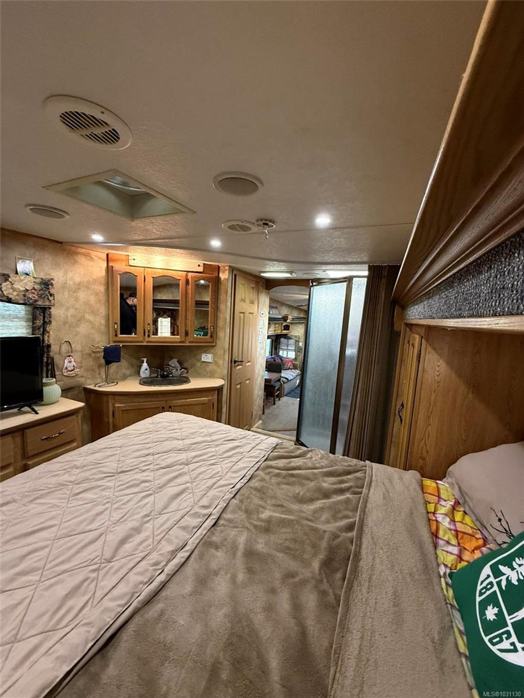 listing image 16041530777670600430