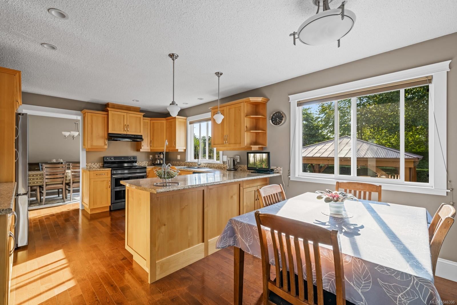 823 Glenhale Cres