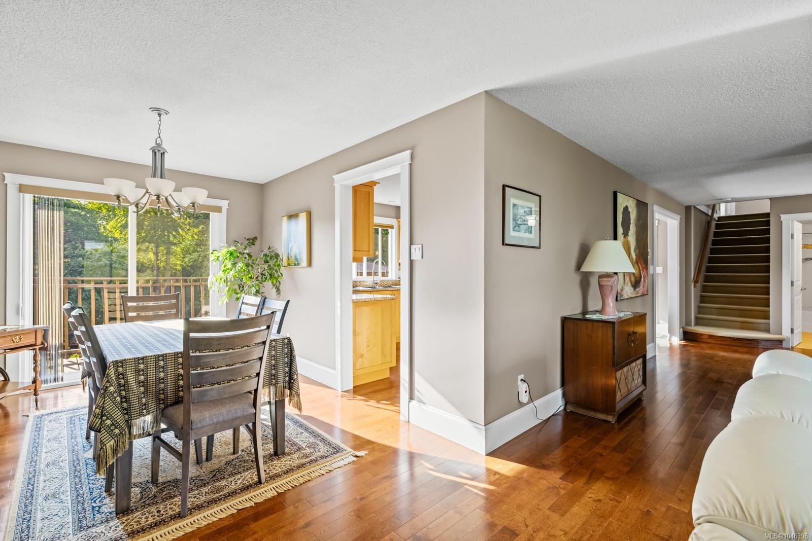 823 Glenhale Cres