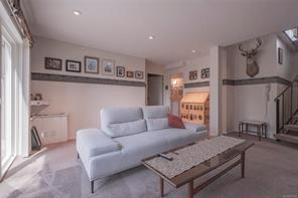 listing image 16049000317707507966