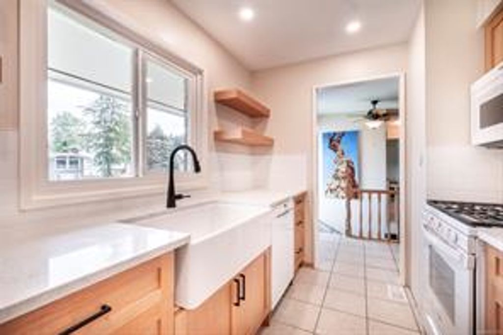 listing image 16045853791631524183