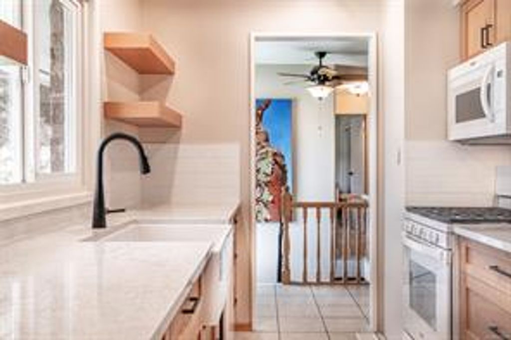 listing image 16041067274743701242