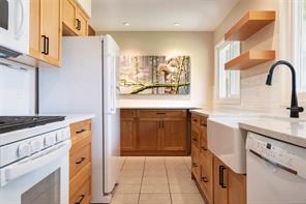 listing image 16048505739298677429
