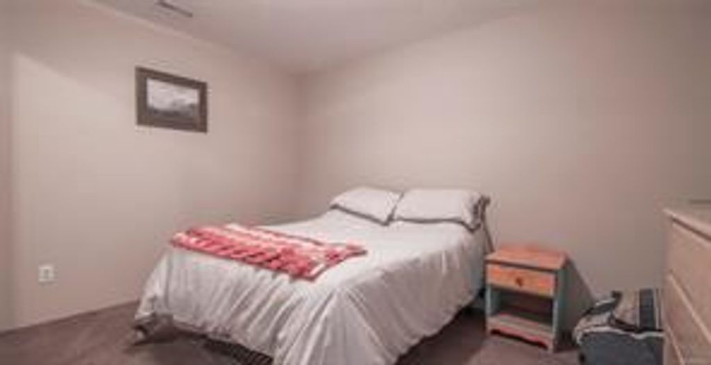 listing image 16040777976765899250