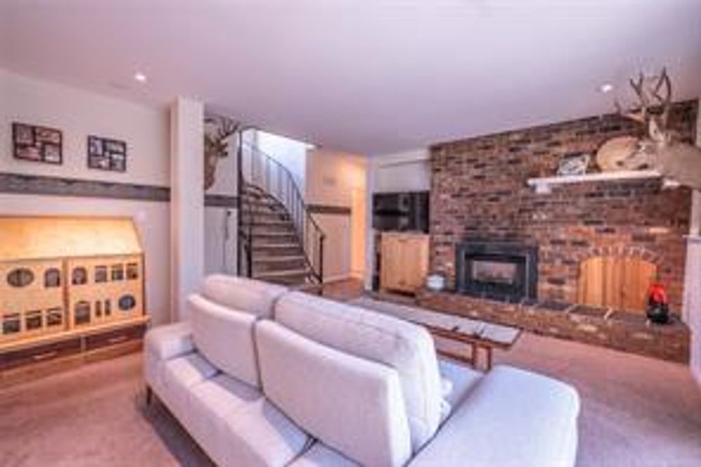 listing image 16044336724601393634