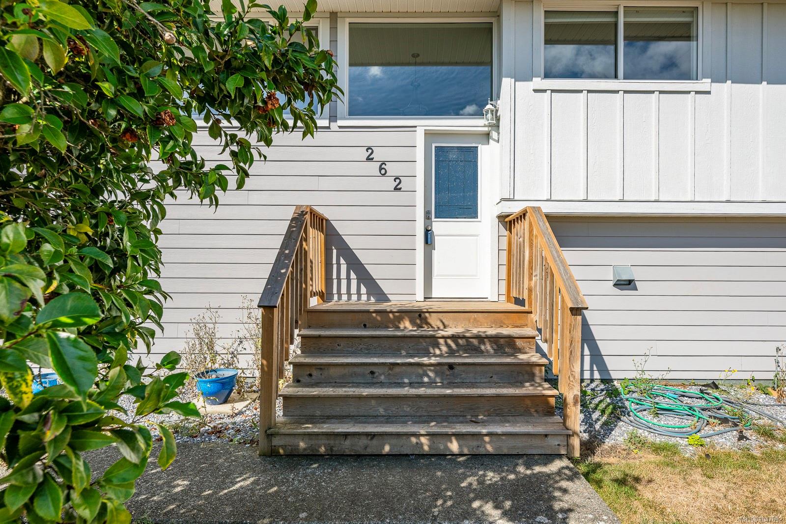 262 McLean St