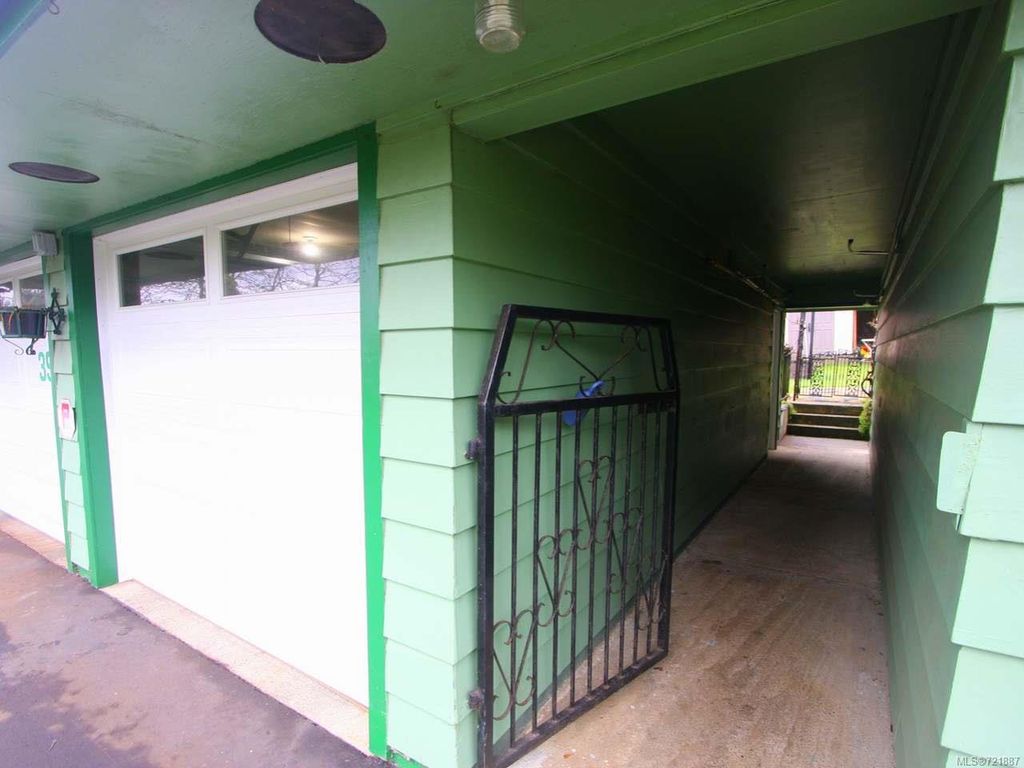 listing image 16048124121895802932