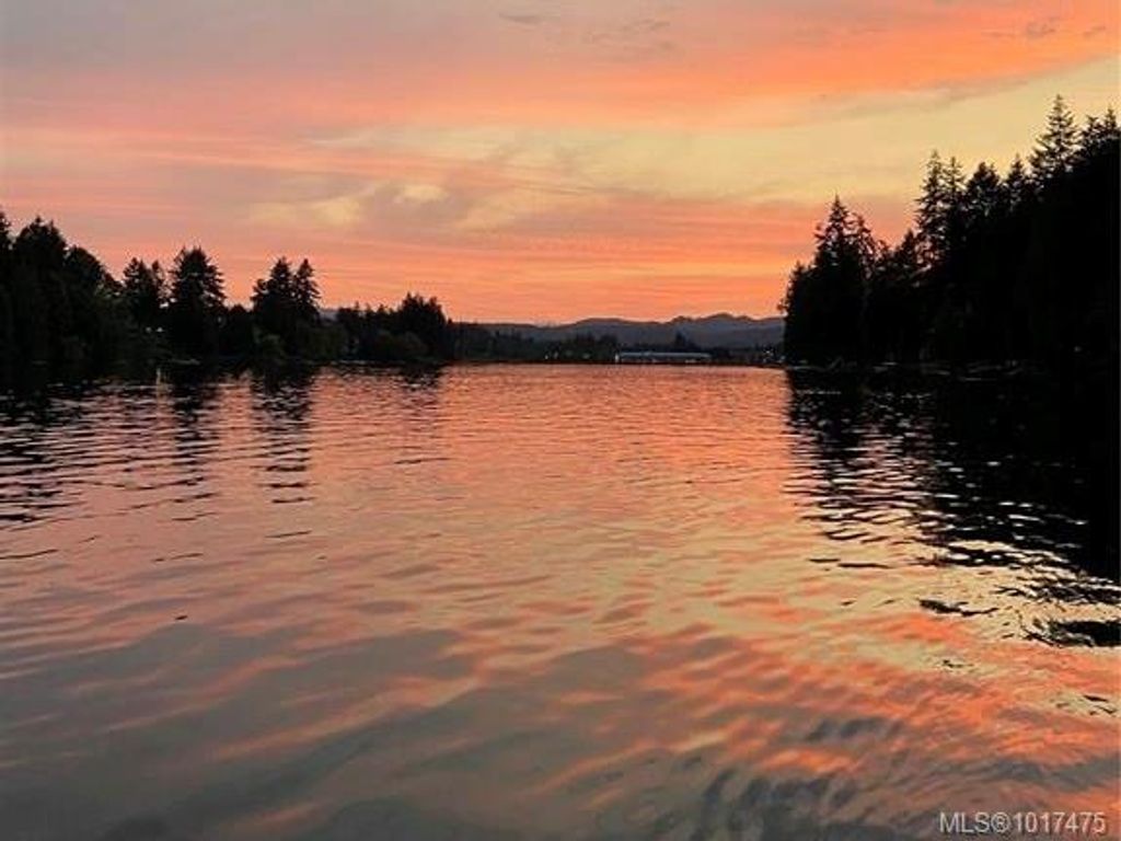 listing image 16047783032399686601