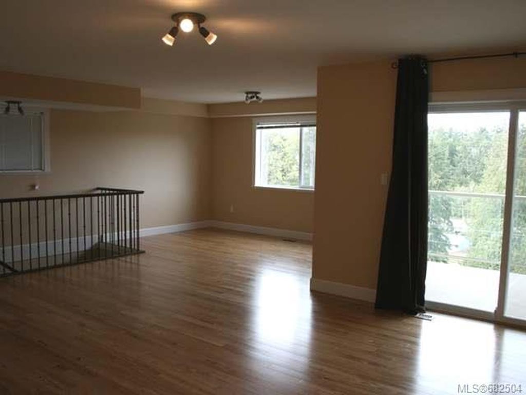 listing image 16049486245306391818