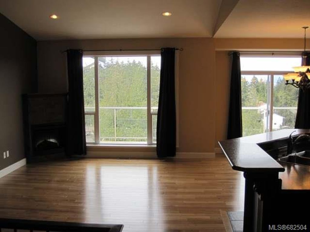 listing image 16043069871161743286