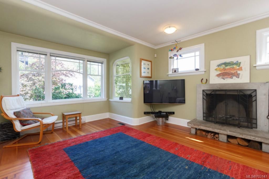 listing image 16042915679401609807