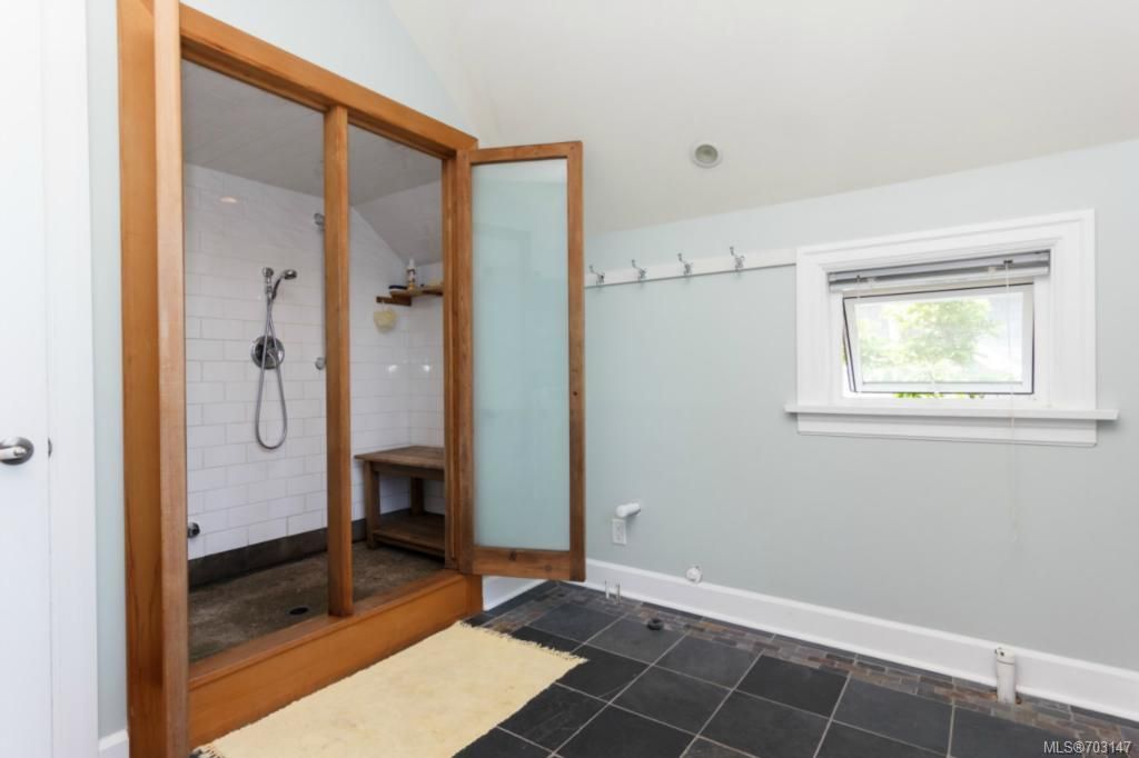 listing image 16044014998783823579