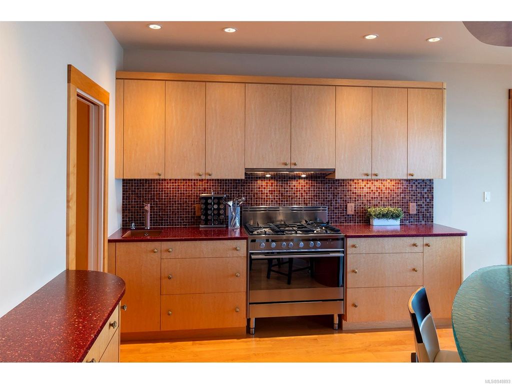 listing image 16040250134477543080