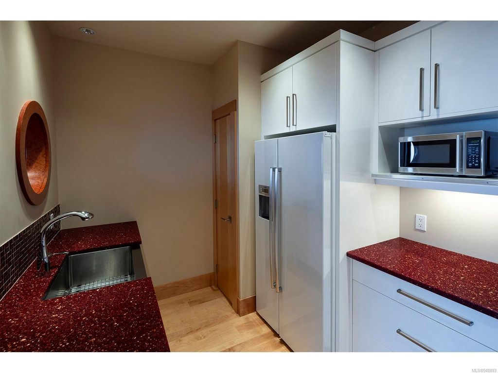 listing image 16047655934994667914