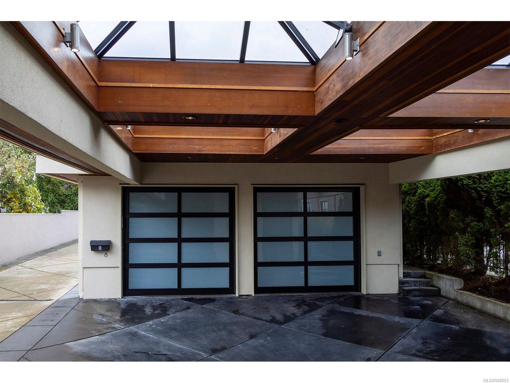 listing image 16042989889158861513