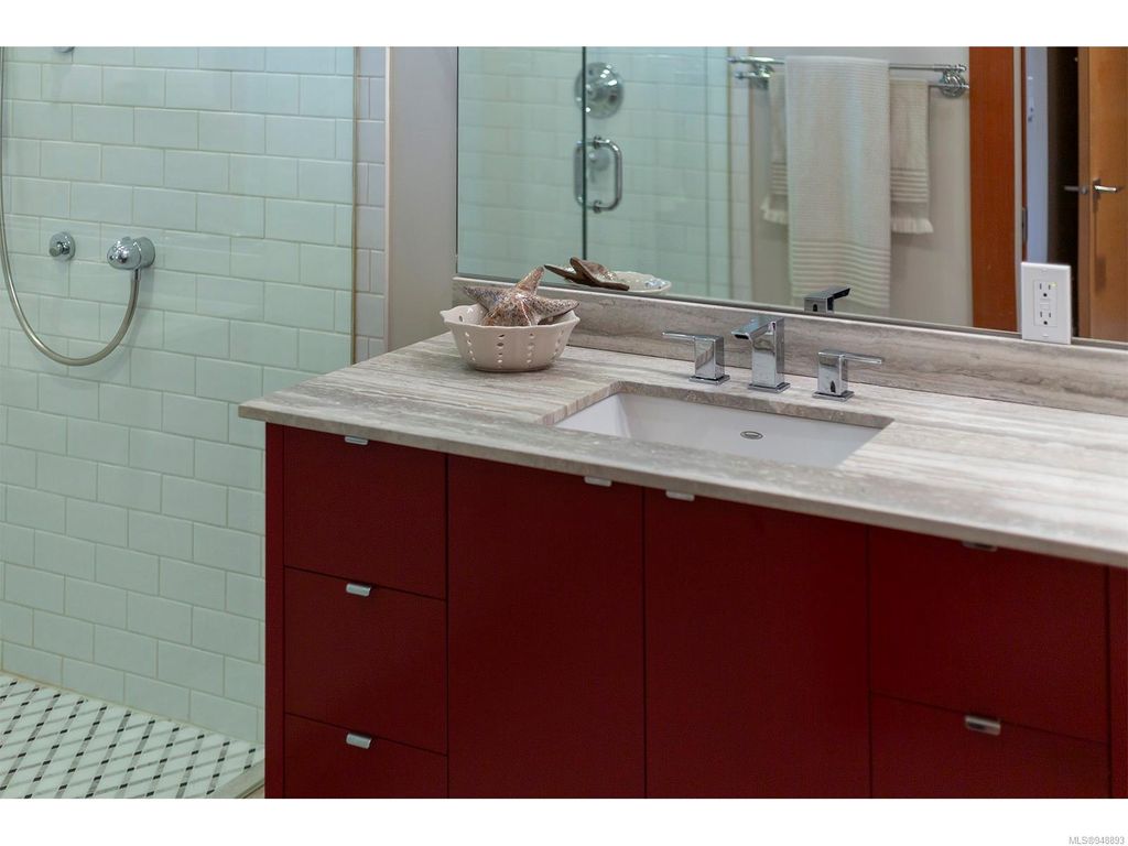 listing image 16042982332103487045