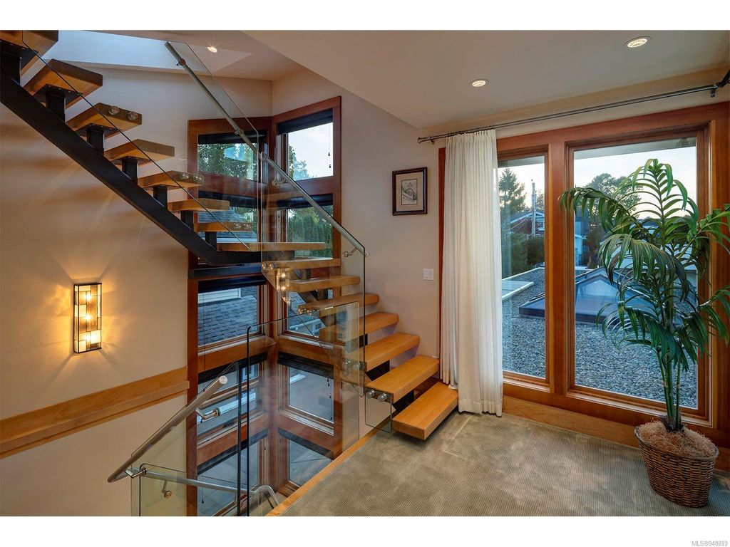 listing image 16045675172106584001