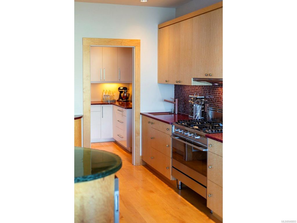 listing image 16043923942487790451