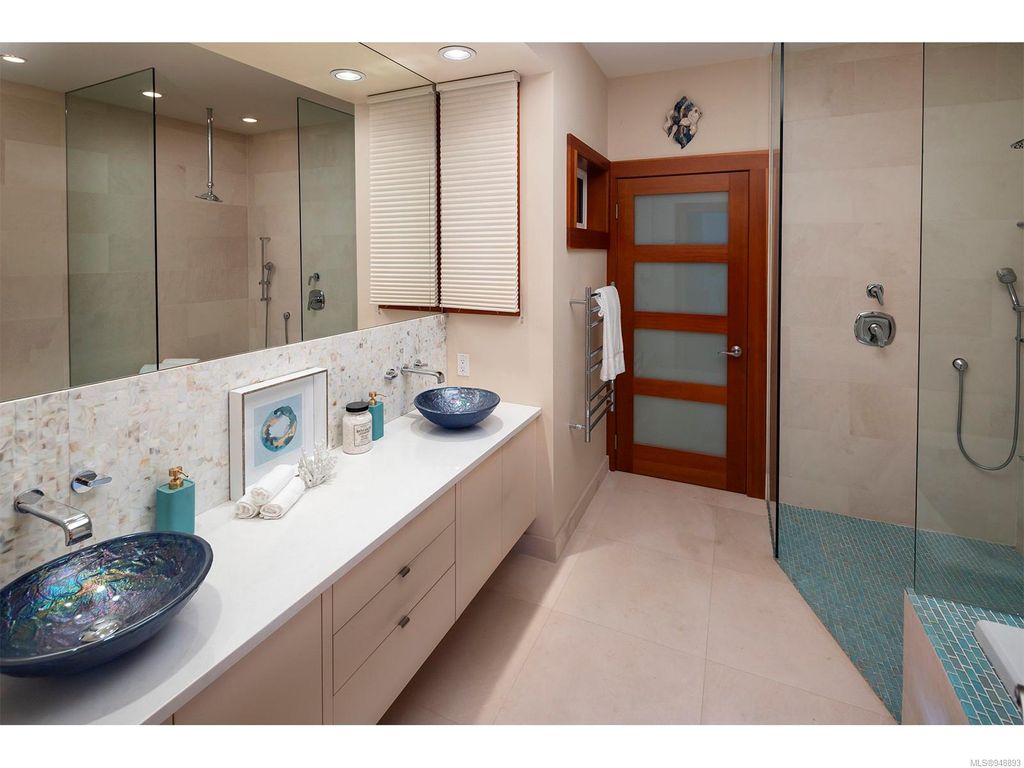 listing image 16048785816884009629